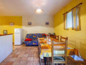 Η κουζίνα ή μικρή κουζίνα στο Holiday Home Lozard by Interhome