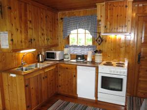 Dapur atau dapur kecil di Holiday Home Midtholmen - SOW726 by Interhome