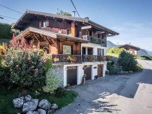 Budova, kde se apartmán nachází + 22 fotografií