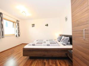 A bed or beds in a room at Apartment Hanna by Interhome Még 33 kép