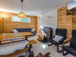 Posezení v ubytování Holiday Home Koskenniska- vaikon loma 1 by Interhome + 21 fotografií