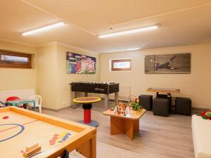 Część wypoczynkowa w obiekcie Apartment Falkner-1 by Interhome