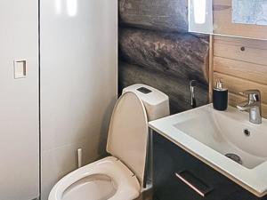 Kylpyhuone majoituspaikassa Holiday Home Ylläspollu a by Interhome