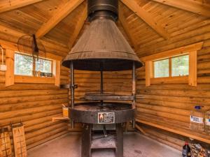 an old stove in a cabin with wooden walls at Holiday Home Pyöriäinen by Interhome in Pääskynniemi