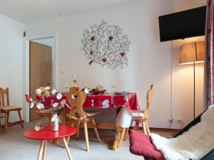 TV a/nebo společenská místnost v ubytování Apartment Clair Matin 20 by Interhome