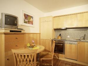 Kuchyň nebo kuchyňský kout v ubytování Apartment Falkner-11 by Interhome + 25 fotografií