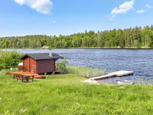 a small cabin on the shore of a lake at Chalet Kasen Lillstugan by Interhome in Färgelanda