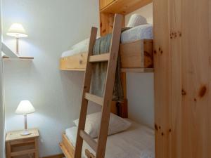 Postel nebo postele na pokoji v ubytování Apartment Victoria 1 B1 by Interhome