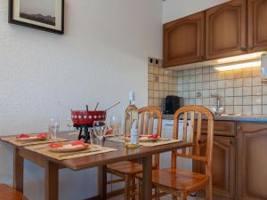 Kuchyň nebo kuchyňský kout v ubytování Apartment Victoria 1 B1 by Interhome