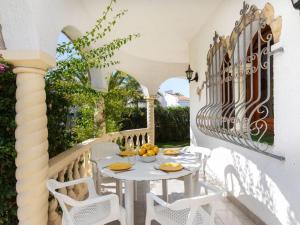 Balkón alebo terasa v ubytovaní Villa Masboquera by Interhome