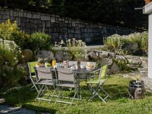 Giardino di Chalet Mon Rêve by Interhome