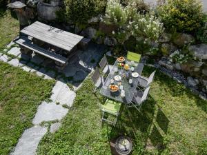 Giardino di Chalet Mon Rêve by Interhome