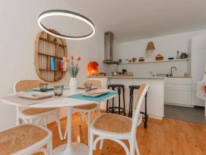 Kuchyňa alebo kuchynka v ubytovaní Apartment Alpennest by Interhome