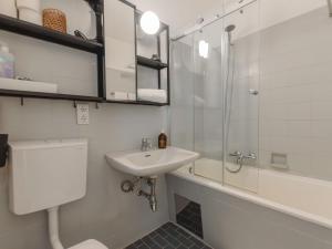 Kúpeľňa v ubytovaní Apartment Alpennest by Interhome