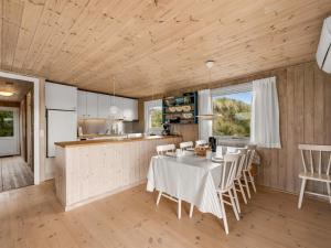Kuchyň nebo kuchyňský kout v ubytování Holiday Home Senta - all inclusive - 200m from the sea by Interhome