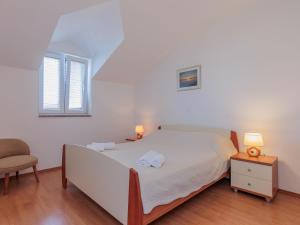 Postel nebo postele na pokoji v ubytování Apartment Irena-3 by Interhome