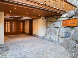 Pročelje oz. vhod v nastanitev Apartment Les Cîmes 8 by Interhome