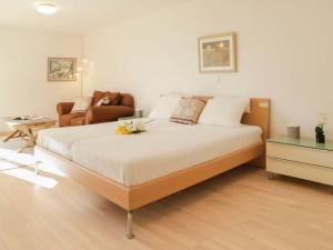 Postel nebo postele na pokoji v ubytování Apartment Les Cîmes 8 by Interhome