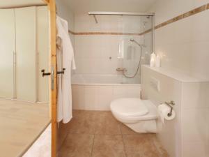 Koupelna v ubytování Apartment Les Cîmes 8 by Interhome