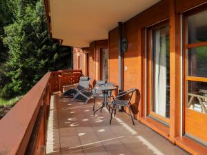 Balkón nebo terasa v ubytování Apartment Les Cîmes 8 by Interhome