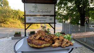 Fotografie z fotogalerie ubytování digitales Event & Hochzeitshotel Zum grünen Baum v destinaci Taltitz + 109 fotografií