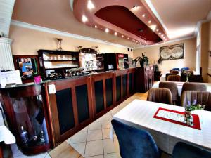 Lounge alebo bar v ubytovaní Átrium Hotel Harkány