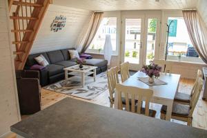 Posezení v ubytování Finnhütte in Kröslin