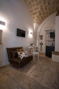 a living room with a couch and a table at IMMA APULIA APARTMENTS in Bari