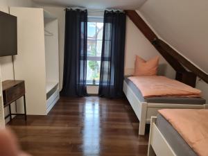 a room with two beds and a window at Ferienhaus Alpenblick in Bad Wurzach