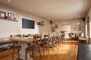 a large dining room with a long table and chairs at Rose and Crown Yealmpton in Yealmpton