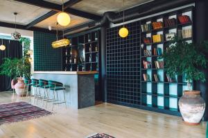 Ο χώρος του lounge ή του μπαρ στο Intourist Kazbegi