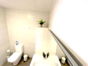 A bathroom at Duquesa del Mar