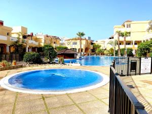 The swimming pool at or close to Duquesa del Mar
