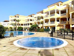 The swimming pool at or close to Duquesa del Mar