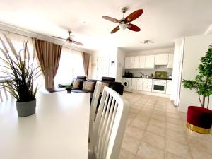 A kitchen or kitchenette at Duquesa del Mar