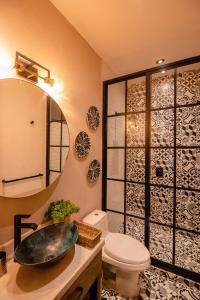 Koupelna v ubytování Casamada Residences