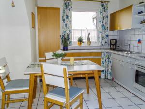 a kitchen with a table and chairs and a window at City-Dachapartment Mainz in Mainz