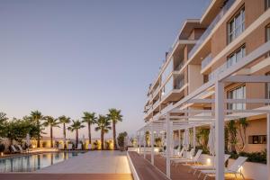 Bazén v ubytování B21 Lifestyle Hotel nebo v jeho okolí