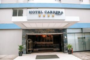 Um certificado, prêmio, placa ou outro documento exibido em Hotel Carrera