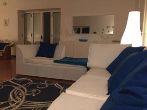 A seating area at Villa sul mare Rosa Marina