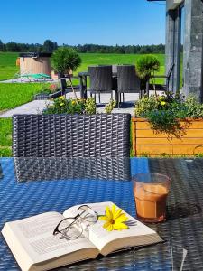 Vonkajšia záhrada v ubytovaní Białka i Skałka domki z jacuzzi i widokiem na góry - jacuzzi and mountain view