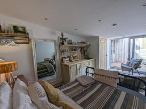 a living room with a couch and a mirror at La Cachette in Blackpool