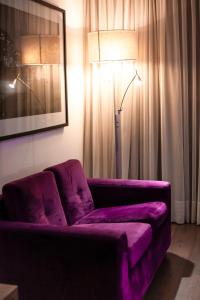 Uma área de estar em Aku Hotels