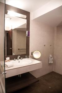 Um banheiro em Aku Hotels