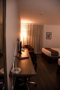 Cama ou camas em um quarto em Aku Hotels