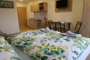 Postel nebo postele na pokoji v ubytování Apartmány Family Nová Lesná
