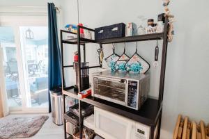 a microwave oven on a shelf in a room at steve and cori's tropical king suite 2 in North Port