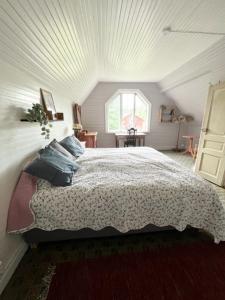 Postel nebo postele na pokoji v ubytování Farmhouse in beautiful Jämtland