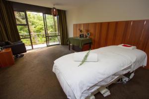 
A bed or beds in a room at Te Waonui Forest Retreat
