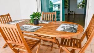 Fotografie z fotogalerie ubytování Charmant appartement aux abymes v destinaci Les Abymes